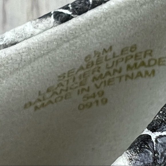 Easy Spirit Abelle Leather Almond Toe Low Wedges 6.5M Black & White Snake Python - Picture 8 of 10